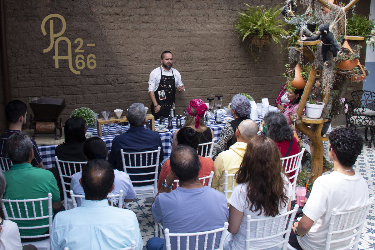 Cata-de-cafe-en-el-restaurante-puerta-antigua266-94